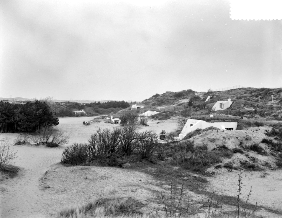 In de Zandvoortse duinen worden de nog bestaande bunkers van de Atlantikwall tha, Bestanddeelnr 907-1195