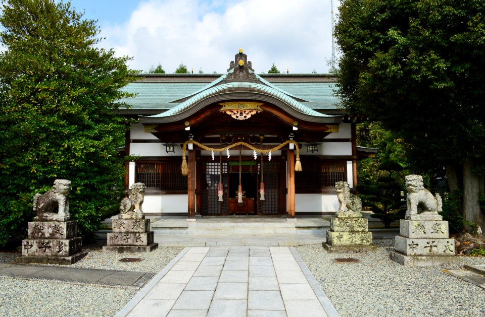 Inatsuhiko-jinja, haiden-2