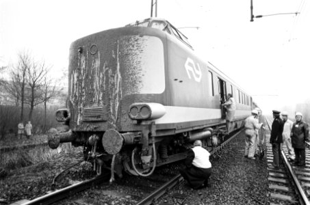 In Rijswijk kwam een trein in botsing met een losgeraakte mestwagen op een bewaa, Bestanddeelnr 931-2015