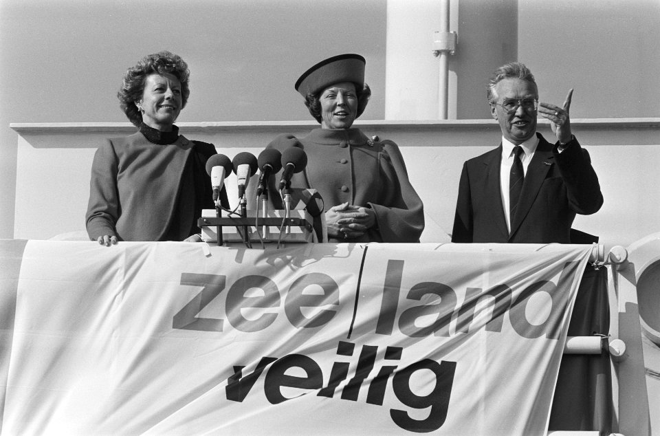 In gebruikstelling Oosterscheldedam in aanwezigheid vele gasten, waarmee Deltawe, Bestanddeelnr 933-7796