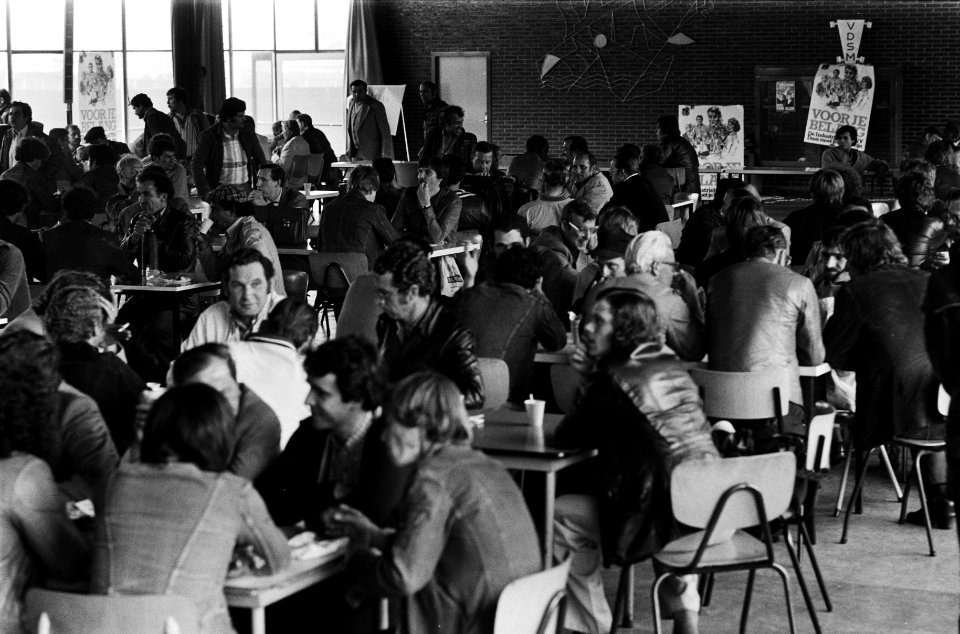 In de kantine van de VDSM, Bestanddeelnr 930-3084