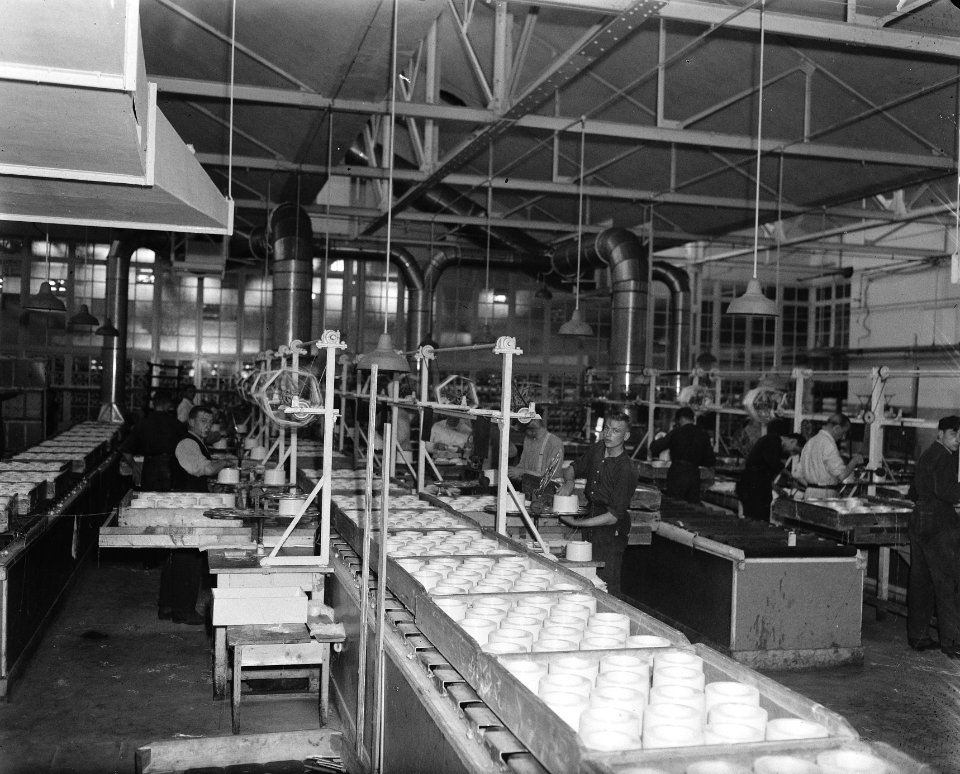 In de door oorlog zwaar geteisterde stad Arnhem wordt hard gewerkt aan de opbouw, Bestanddeelnr 902-1865