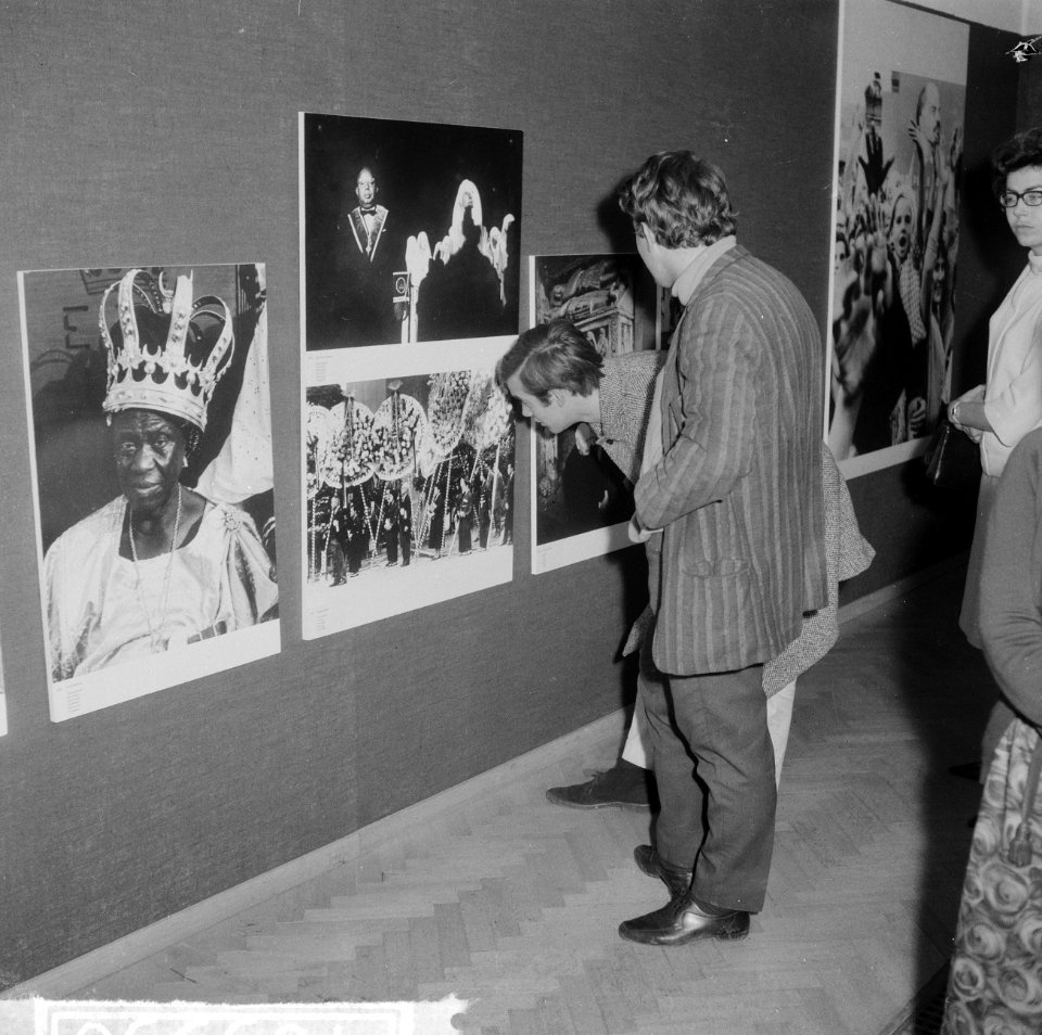 In Stedelijk Museum wereldfototentoonstelling geopend, grote belangstelling voor, Bestanddeelnr 916-9596