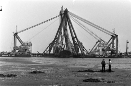 In Rotterdam is de gelichtte kustvaarder Olaf afgemeerd, Bestanddeelnr 933-7285