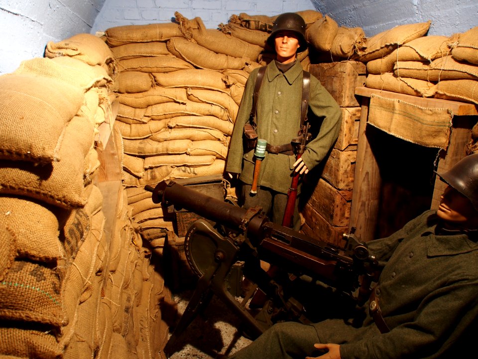 In the trenches, Musée Somme 1916, pic-030