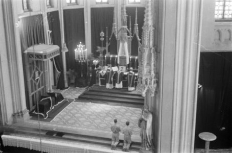 In de kathedraal aan het Waterlooplein te Batavia werd op 2 november een plechti, Bestanddeelnr 81-6-3