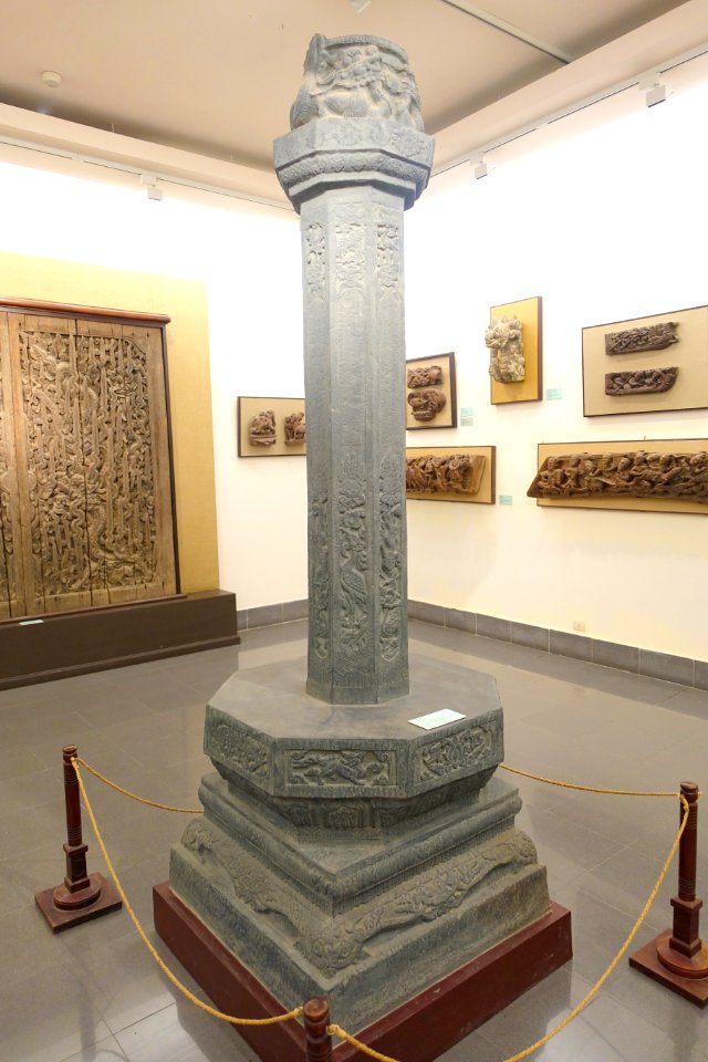 Incense pillar (reproduction), Tu Ky commune, Thanh Tri district, Hanoi City, 1666 AD - Vietnam National Museum of Fine Arts - Hanoi, Vietnam - DSC05049