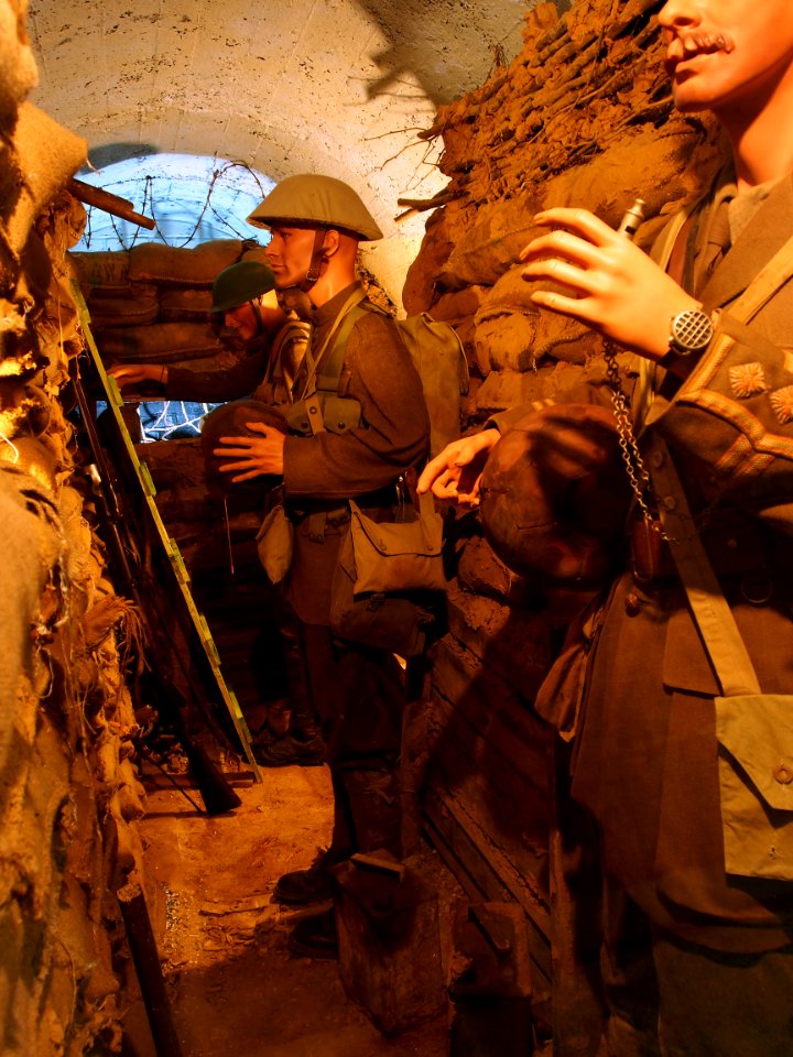 In the trenches, Musée Somme 1916, pic-041