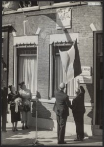 In Schiedam aan de gevel van het pand Lange Kerkstraat 36, het huis waar Jan van, Bestanddeelnr 076-0961