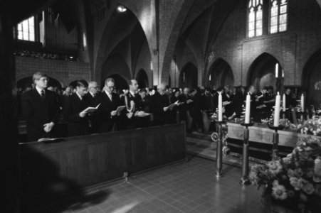 In Oisterwijk werd vanmorgen een uitvaartmis gehouden voo vorige week overleden , Bestanddeelnr 931-0968