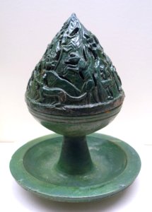 Incense burner (boshanlu), China, Shaanxi or Henan province, Eastern Han dynasty, 1st or 2nd century AD, lead-glazed earthenware - Ethnological Museum, Berlin - DSC02180