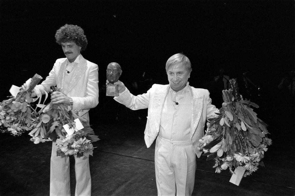 In Theater Carre te A'dam werd de Johan Kaartprijs uitgereikt aan akteur Leen Jo, Bestanddeelnr 931-1307