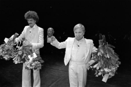 In Theater Carre te A'dam werd de Johan Kaartprijs uitgereikt aan akteur Leen Jo, Bestanddeelnr 931-1307
