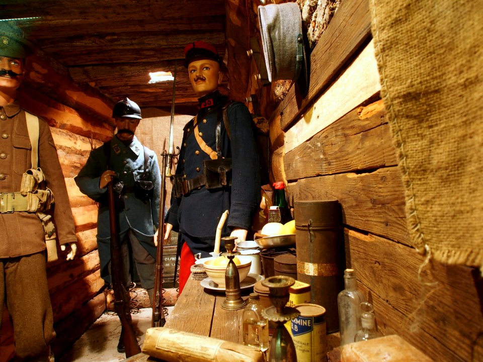 In the trenches, Musée Somme 1916, pic-029