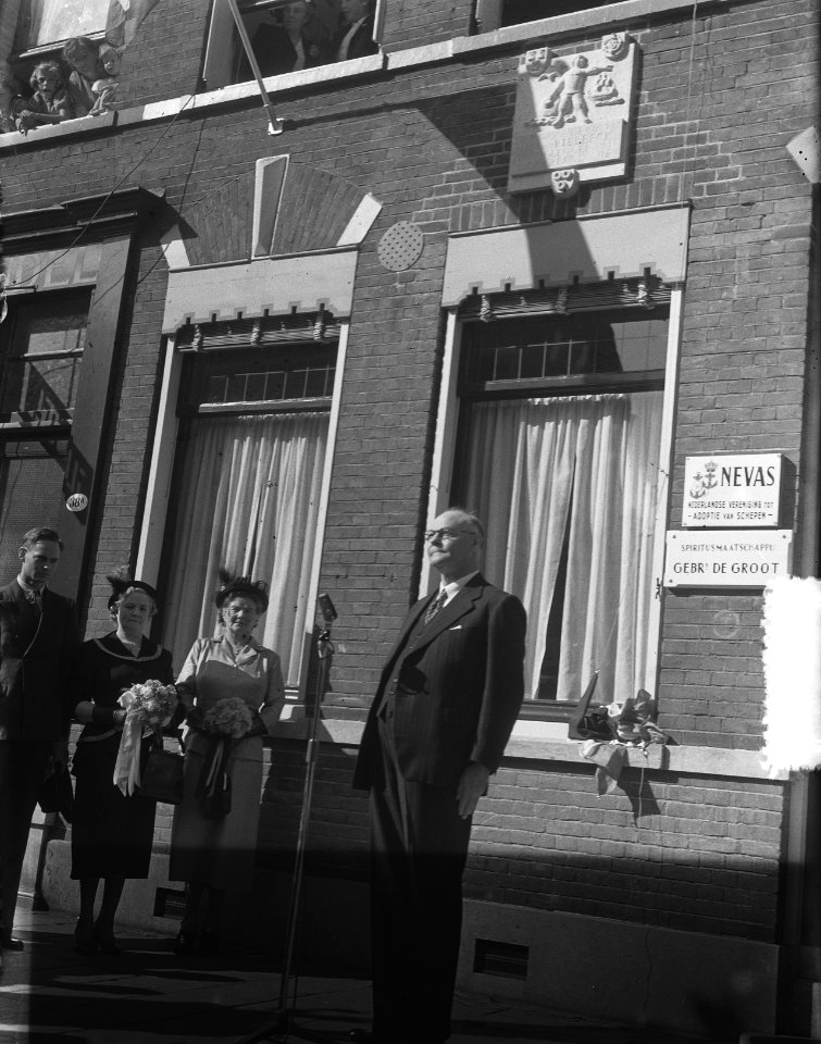 In Schiedam aan de gevel van het pand Lange Kerkstraat 36, het huis waar Jan van, Bestanddeelnr 905-2757