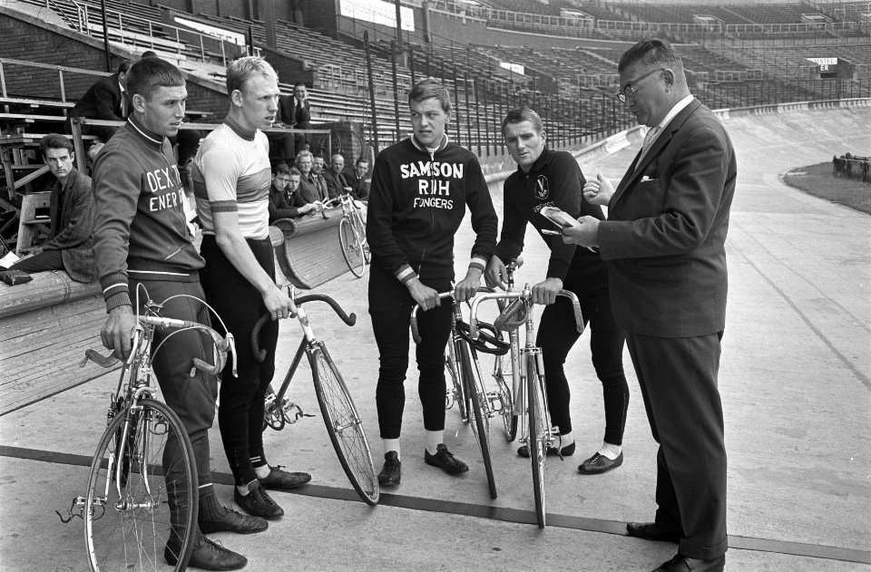 In Olympisch Stadion kampioenschappen wielrennen van Nederland gestart voor amat, Bestanddeelnr 916-7006