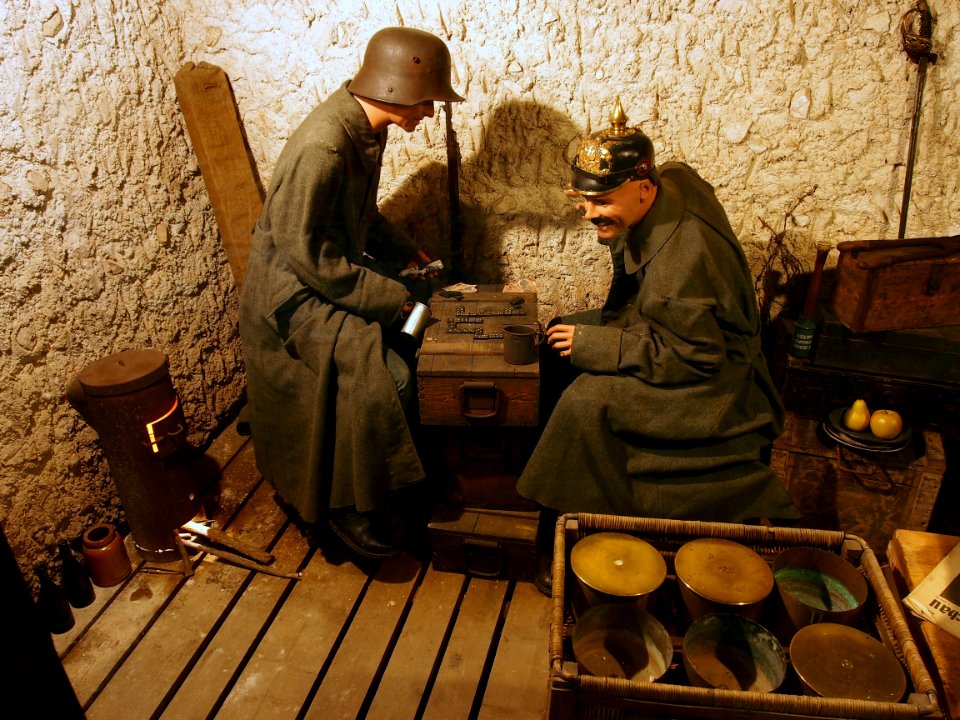In the trenches, Musée Somme 1916, pic-045
