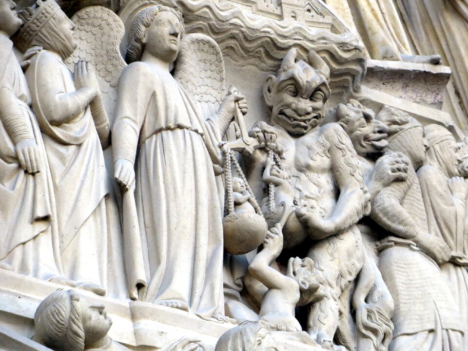 Relief religion paris