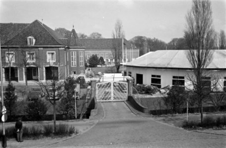 In Alexander Kazerne te Den Haag bezig met kazerne gereed te maken voor de grote, Bestanddeelnr 916-2828