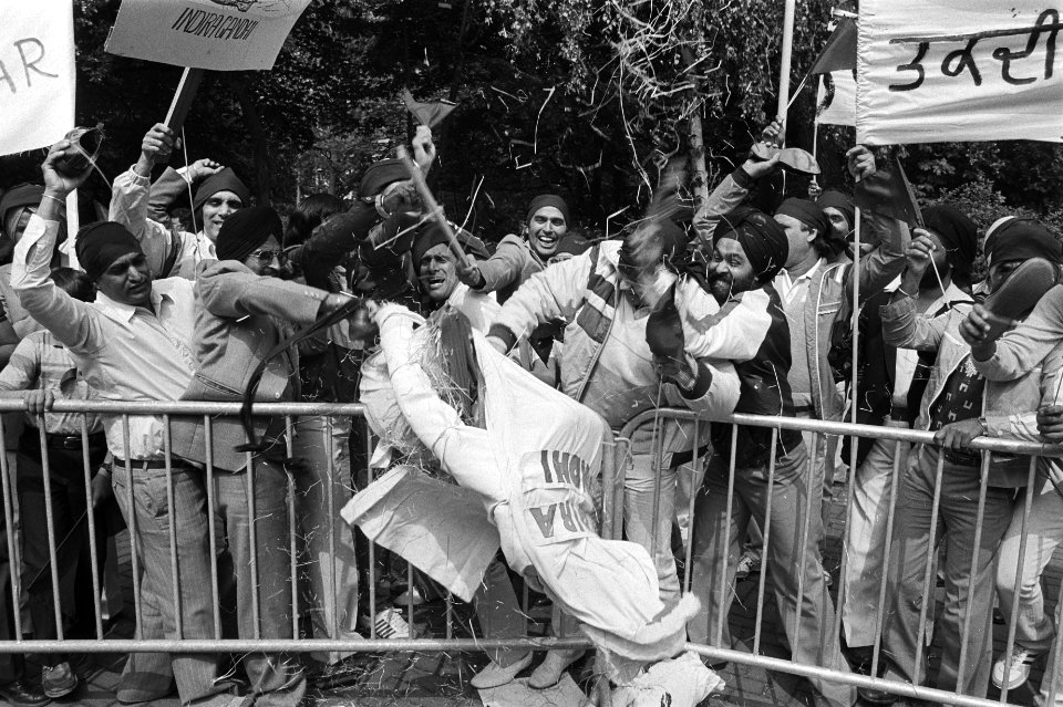 In ons land verblijvende Sikhs protesteren in Den Haag pop Indira Gandhi wordt, Bestanddeelnr 932-9962