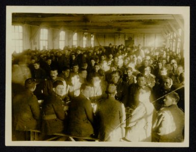 In the dining-hall at a New Zealand infantry base depot in France, Bestanddeelnr 158-1093