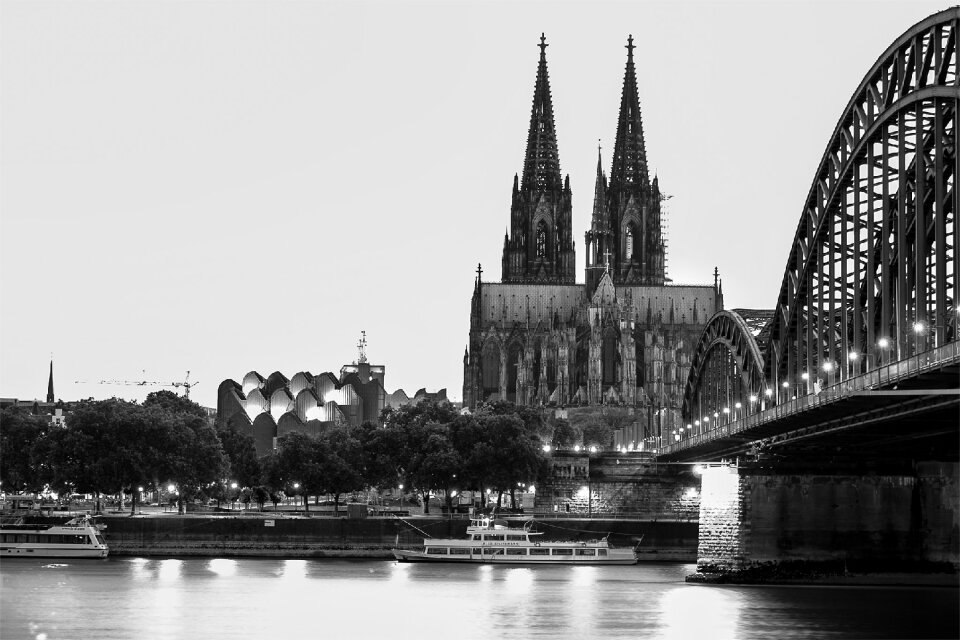 Dom church hohenzollern bridge photo