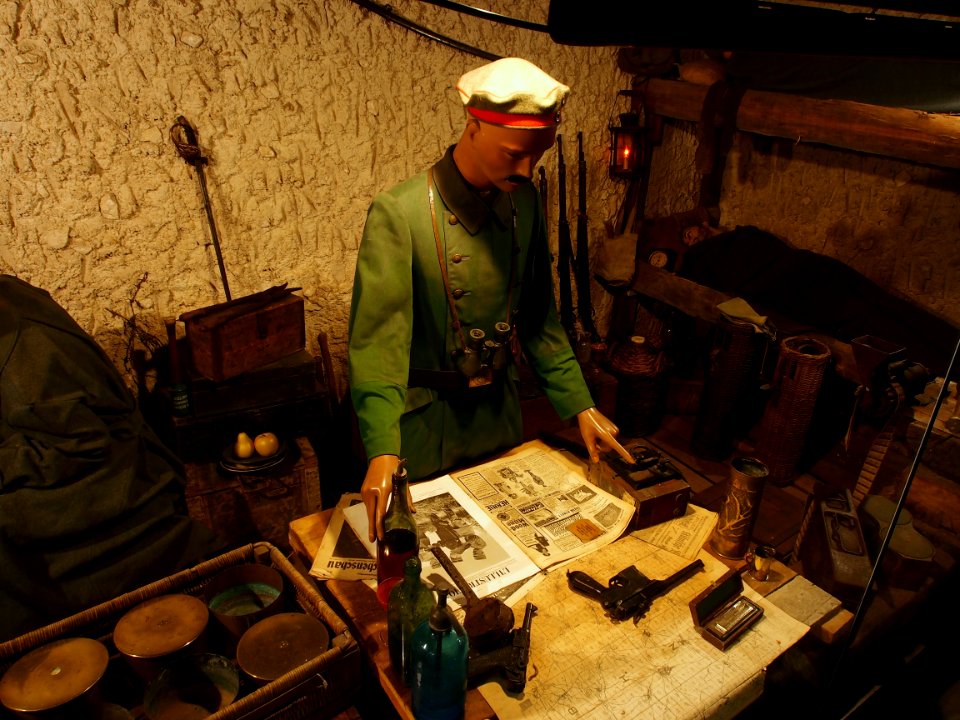 In the trenches, Musée Somme 1916, pic-044