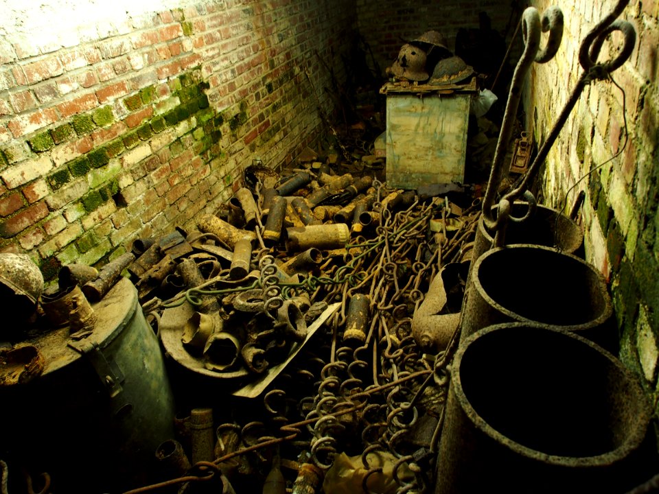 In the trenches, Musée Somme 1916, pic-032