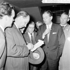 In AVRO-studio te Hilversum, een Algemene Bestuursvergadering gehouden, Bestanddeelnr 914-4795