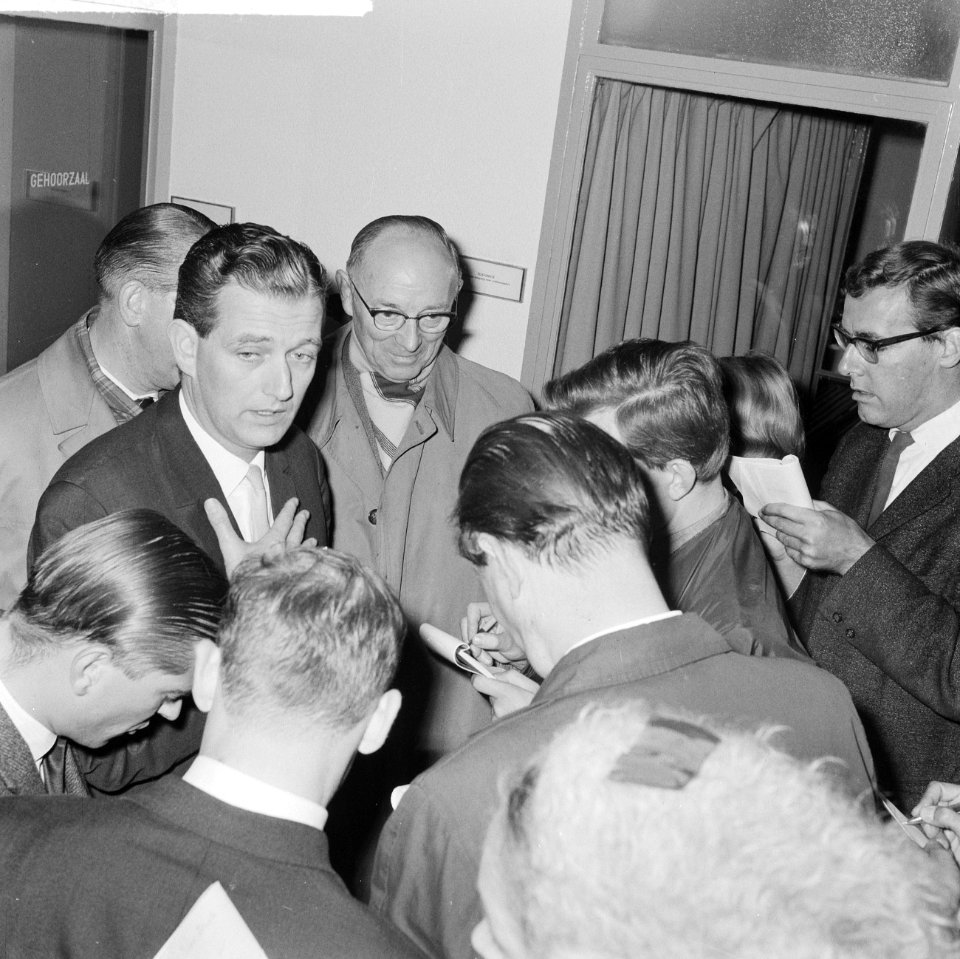 In AVRO-studio te Hilversum, een Algemene Bestuursvergadering gehouden, Bestanddeelnr 914-4804