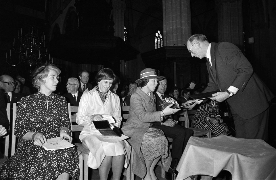 In Nieuwe Kerk met Beatrix en Claus 400-jarige geboorteda P. C. Hooft herdacht, , Bestanddeelnr 931-3811