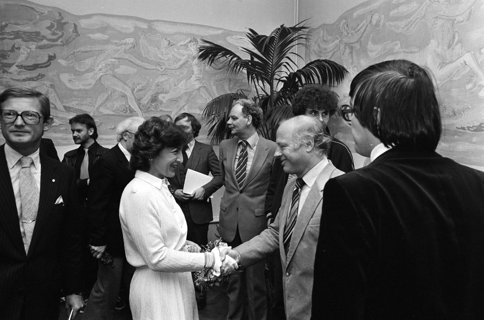 In concertgebouw in Amsterdam zijn vanmorgen i.a.v. Margriet de Edisons uitgerei, Bestanddeelnr 931-1171