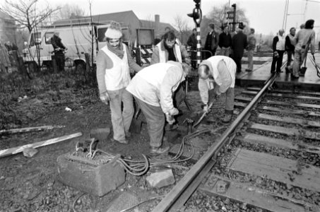 In Rijswijk kwam een trein in botsing met een losgeraakte mestwagen op een bewaa, Bestanddeelnr 931-2016