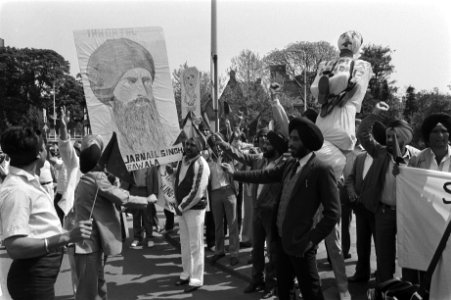 In ons land verblijvende Sikhs protesteren in Den Haag protest vrouwen, Bestanddeelnr 932-9965