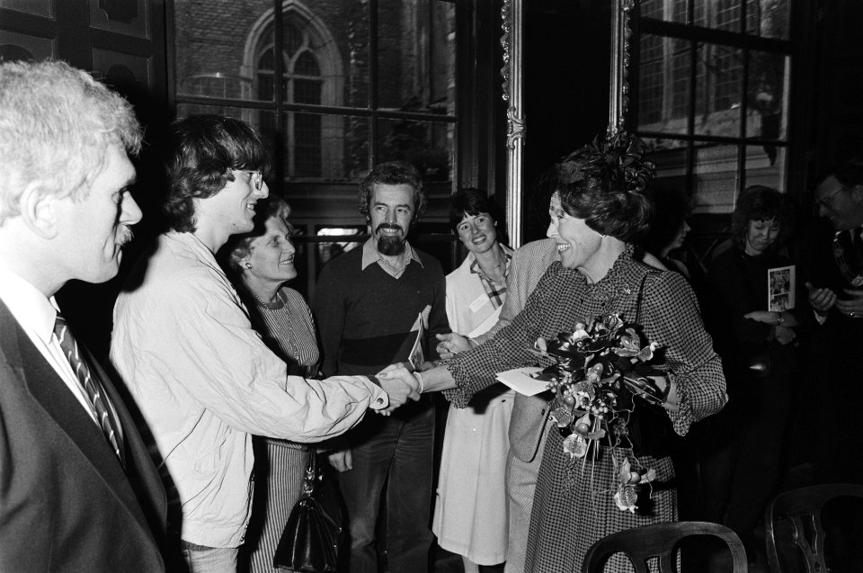 In de Pieterskerk in Leiden heeft Koningin Beatrix gedeelte van de Toynbeeherden, Bestanddeelnr 933-1540
