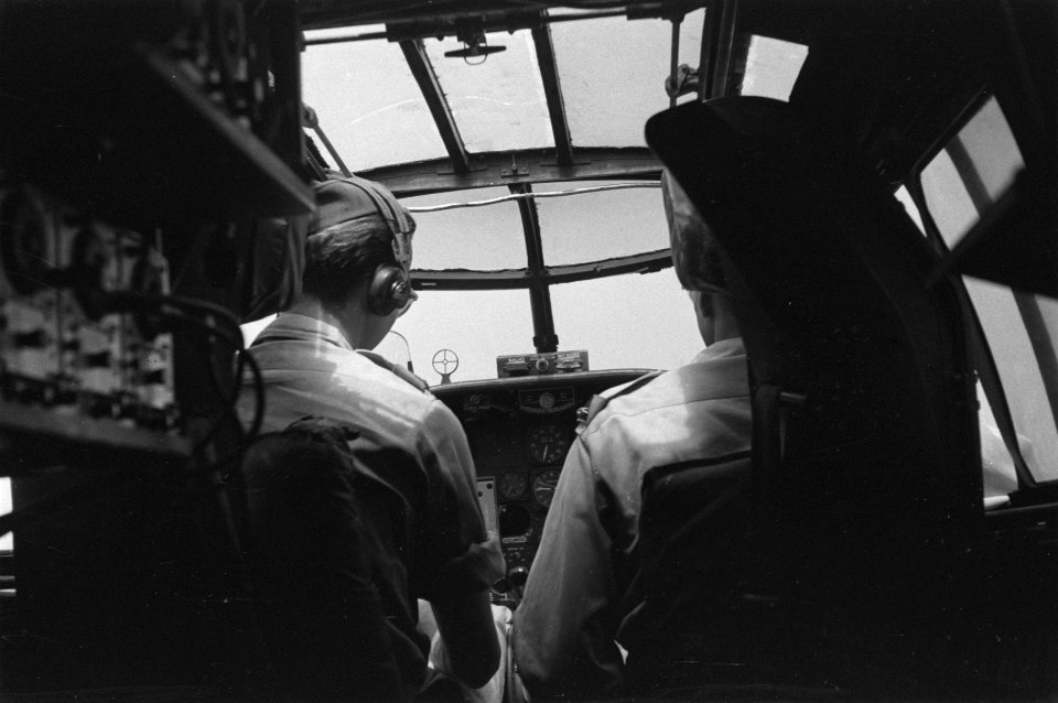 In de cockpit van het vliegtuig, Bestanddeelnr 65B-3-2