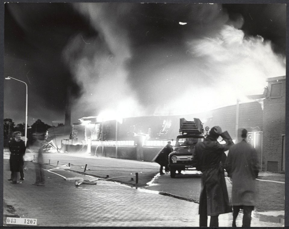 In de nacht van zaterdag op zondag is in de kousenfabriek van Danlon te Emmen ee, Bestanddeelnr 043-1207
