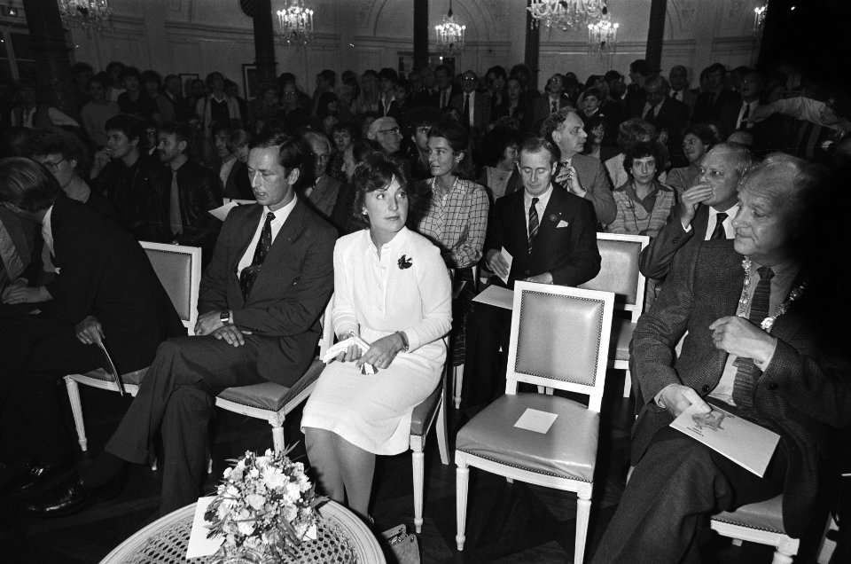 In concertgebouw in Amsterdam zijn vanmorgen i.a.v. Margriet de Edisons uitgerei, Bestanddeelnr 931-1174