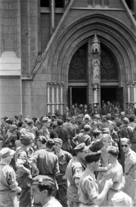 In de kathedraal aan het Waterlooplein te Batavia werd op 2 november een plechti, Bestanddeelnr 81-6-1