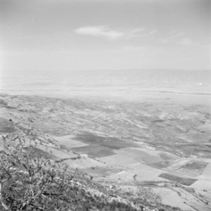 In de omgeving van Jericho. Uitzicht vanaf de berg Nebi Yoesha, Bestanddeelnr 255-5663
