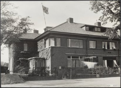 In afwachting van herstelwerkzaamheden aan haar paleis te Den Haag heeft koningi, Bestanddeelnr 028-1237