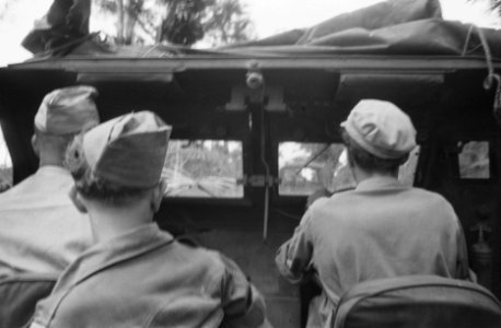 In de pantserwagen, Bestanddeelnr 363-4-4