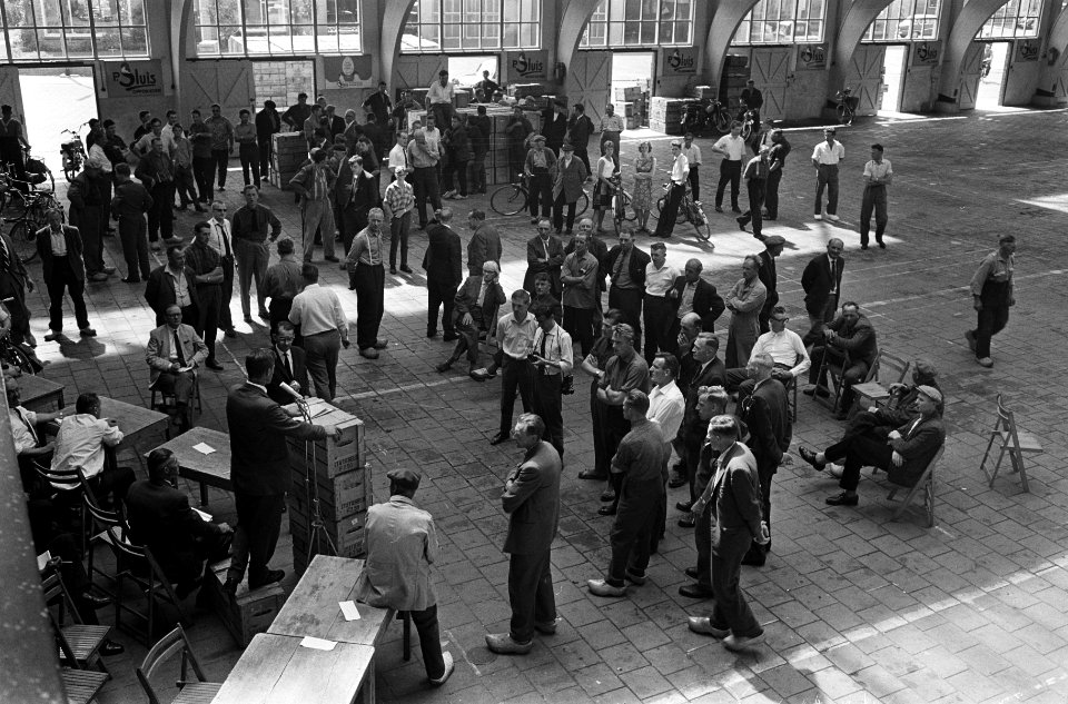 In de Eierveiling van Barneveld is donderdagmiddag een protestvergadering gehoud, Bestanddeelnr 916-6466