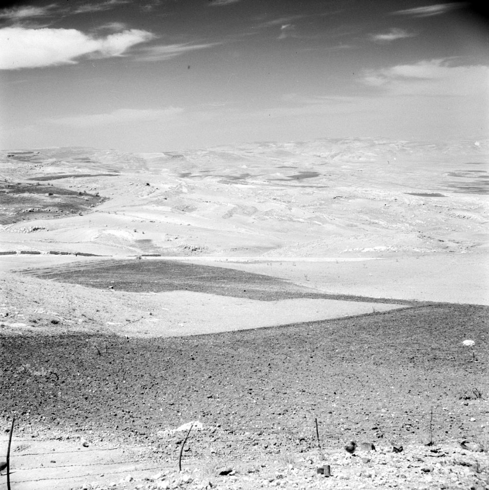 In de omgeving van Jericho. Uitzicht vanaf de berg Nebi Yoesha, Bestanddeelnr 255-5668