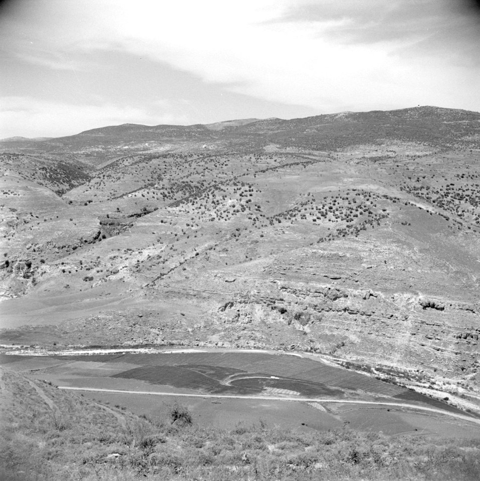 In de omgeving van Jericho. Uitzicht over het dal van de Jabbok rivier, Bestanddeelnr 255-5675