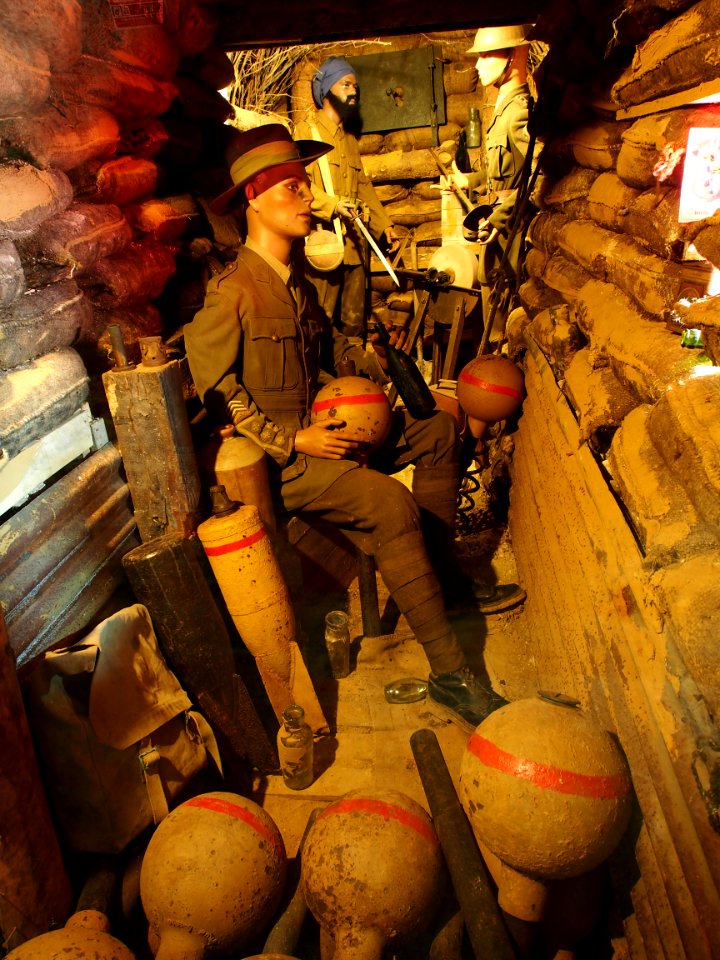 In the trenches, Musée Somme 1916, pic-038