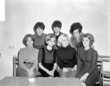 In de Academie van Ria de Korte , presentatie van enige afgestudeerde mannequins, Bestanddeelnr 918-6778