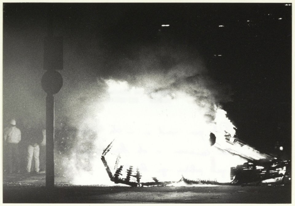In de oudejaarsnacht van 1985-86 werd op de Oudeweg hoek Harmenjansweg een caravan in brand gestoken. NL-HlmNHA 54023368 01
