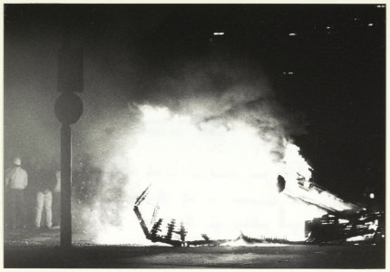 In de oudejaarsnacht van 1985-86 werd op de Oudeweg hoek Harmenjansweg een caravan in brand gestoken. NL-HlmNHA 54023368 01