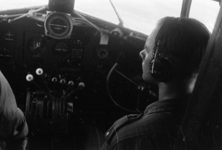 In de cockpit van een vliegtuig, Bestanddeelnr 2349